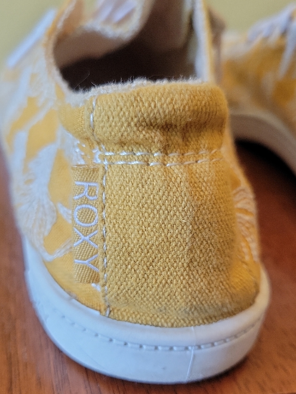 Roxy Surf Yellow Floral Sneaker | 8.5 - Picture 2 of 12